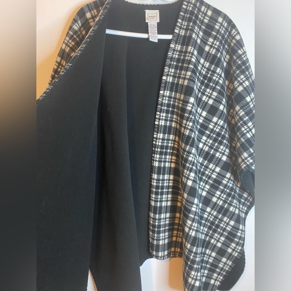 Warm checkered pancho. - Picture 4 of 5